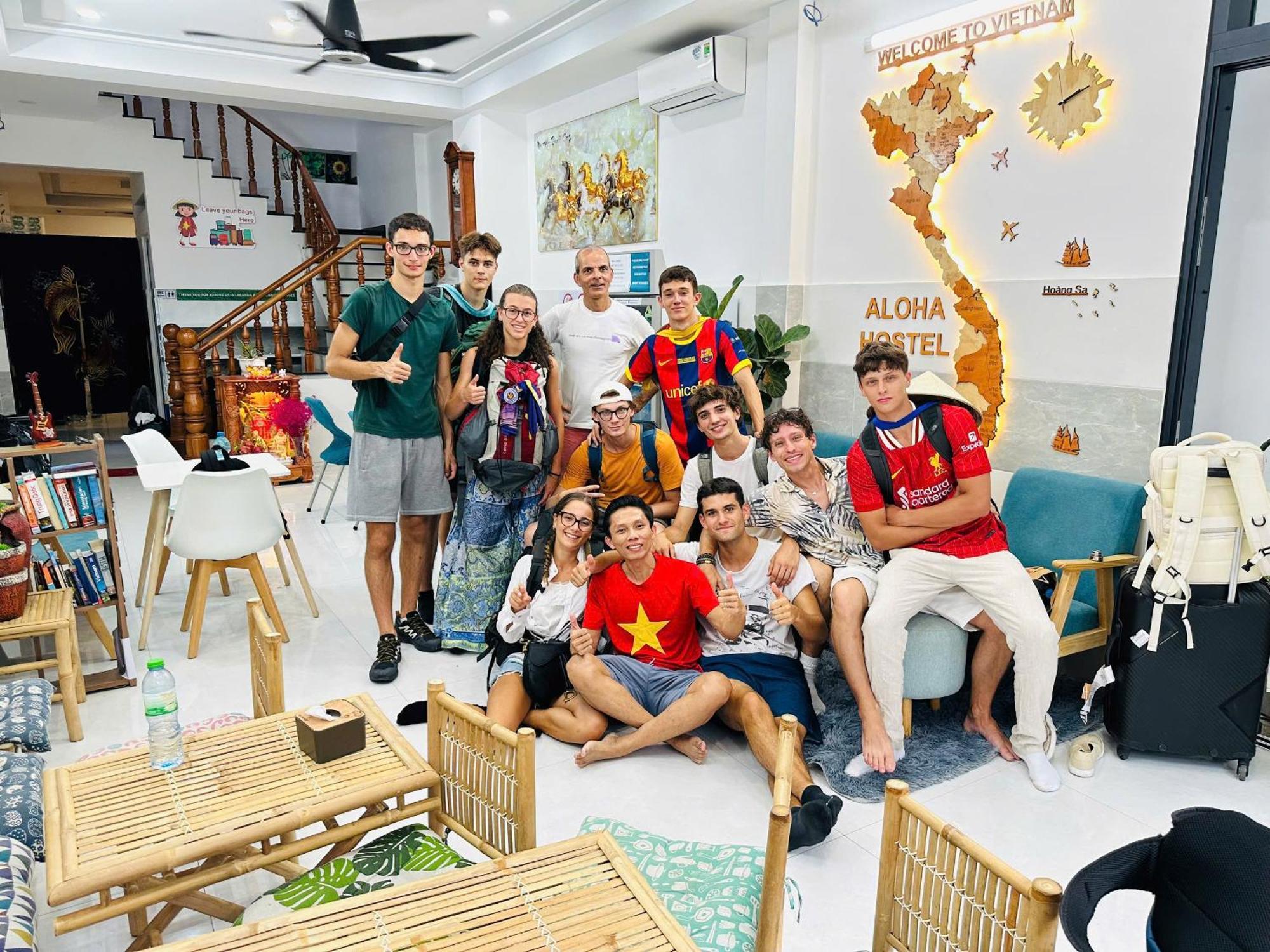 Aloha Saigon Premium Hostel By Local Travel Experts - Newly Opened, Less-Touristy Location, Spacious Rooms, Glass Shower Bathroom, Free Breakfast & Walking Tour Ho Şi Min Dış mekan fotoğraf