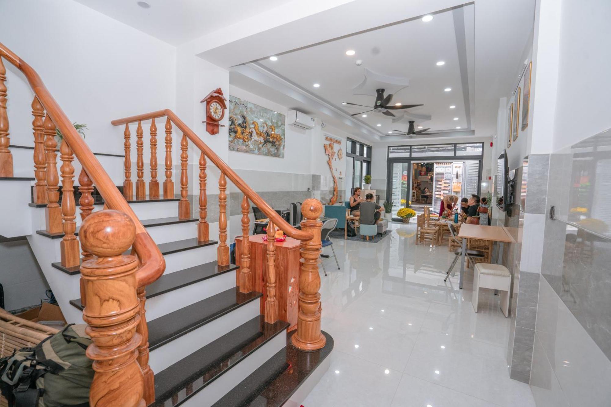 Aloha Saigon Premium Hostel By Local Travel Experts - Newly Opened, Less-Touristy Location, Spacious Rooms, Glass Shower Bathroom, Free Breakfast & Walking Tour Ho Şi Min Dış mekan fotoğraf